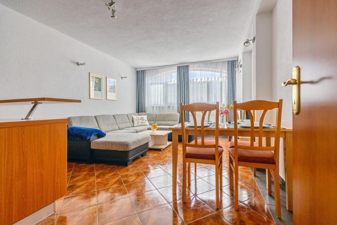 Comfort In Peaceful Area - With Garden Apartment *