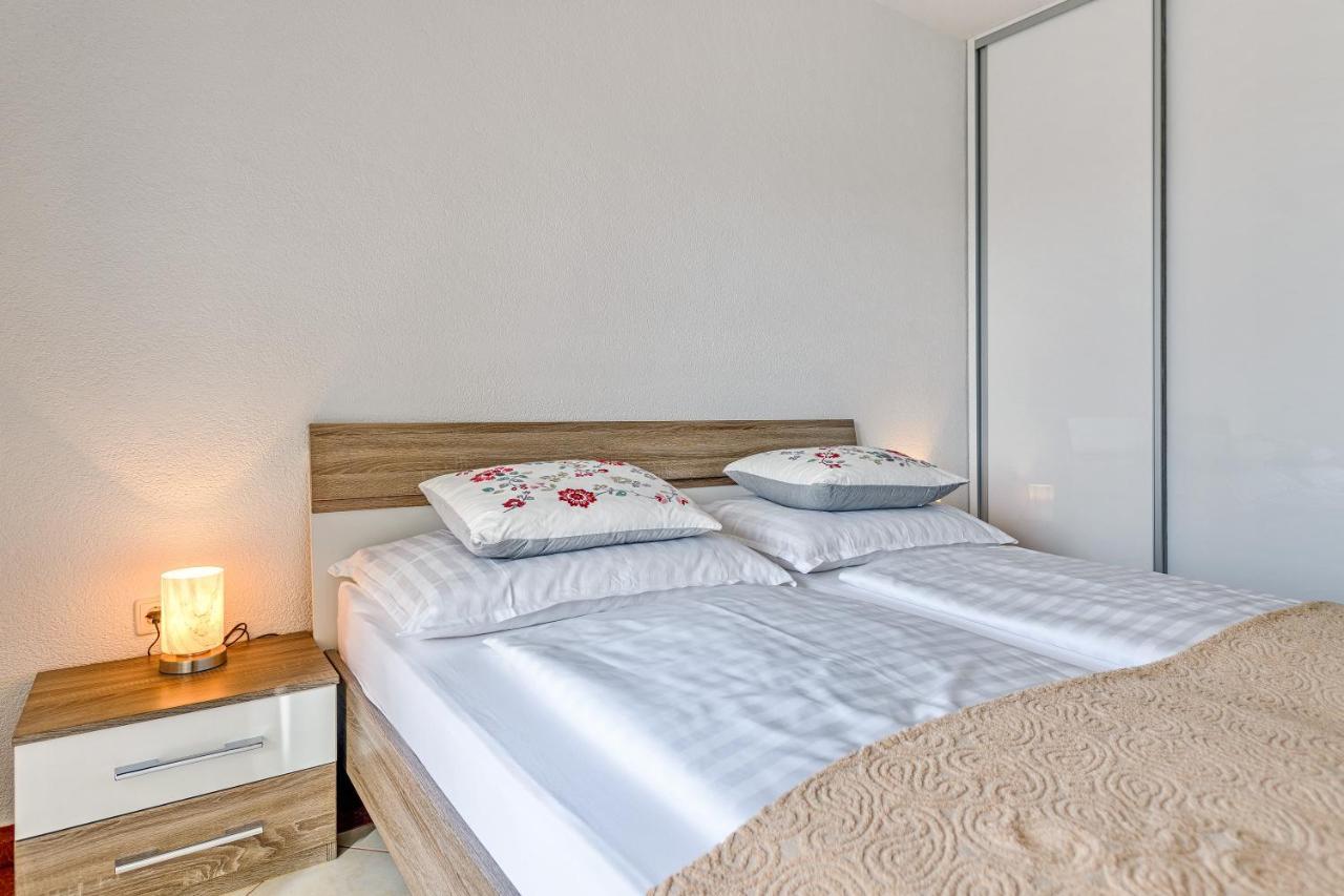 Comfort In Peaceful Area - With Garden Apartment