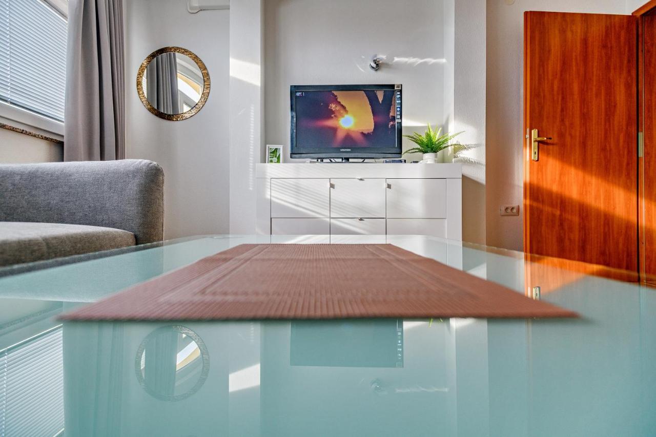Comfort In Peaceful Area - With Garden Apartment