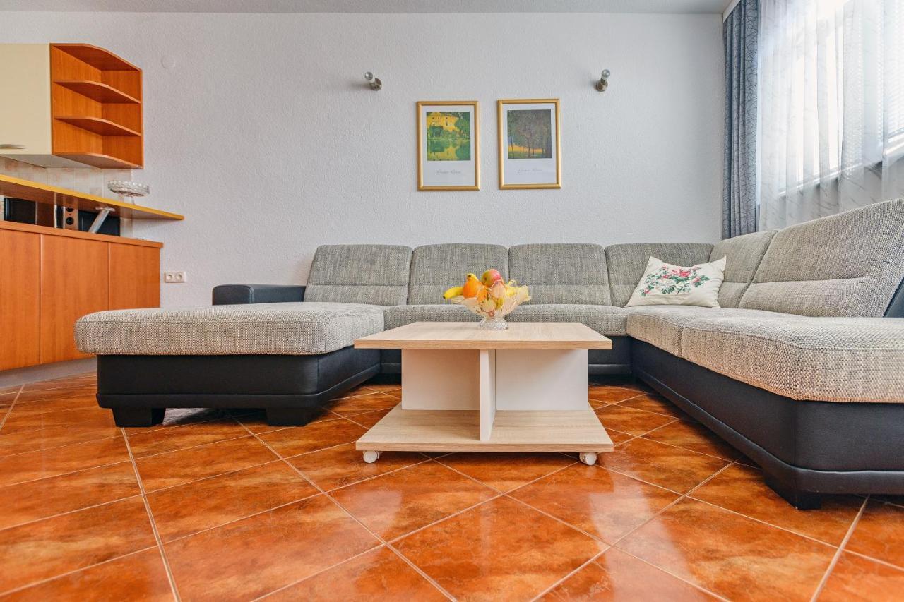 Apartment Comfort In Peaceful Area - With Garden *